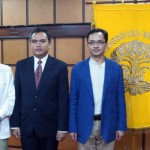 Dr. Donny Tjahja Rimbawan (baju putih), Dr. Firman Kurniawan Sujono (baju hitam) dan Dr. Guntur Freddy Prisanto baju biru (Ist)