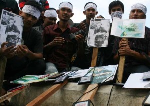 Jurnalis Pase Berkabung untuk Jack dan Thomas