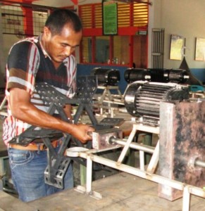 Eks Kombatan Produksi Kincir Air