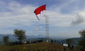Gunung Halimun, dari Bulan Bintang ke Merah Putih