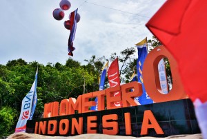 Merah Putih Raksasa Berkibar di Kilometer Nol