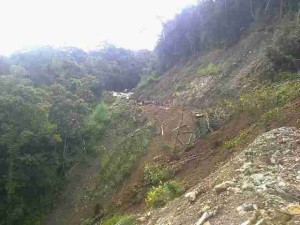 Titi Maut Ambruk, Jalan Lintas Gayo Lues – Aceh Tengah Lumpuh Total
