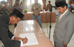 Sekda Gayo Lues Mutasi Puluhan Pejabat