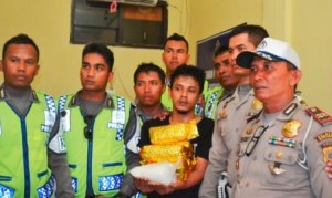 Polantas Bireuen Bekuk Kurir Sabu Saat Razia