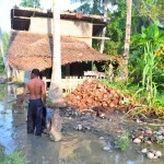 Rumah Berkubang, Warga Minta Muspika Turun Tangan