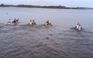 Lomba Perahu Dayung Meriahi HUT 70 RI di Kluet