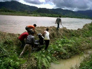 Sungai Kluet Meluap, Jalan Penghubung Dua Gampong Putus Total  