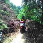 Reruntuhan Tanah di Jalan Sawang Belum Dipindahkan