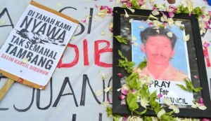 Aktivis Malang Tuntut Kematian Salim Kancil