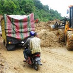 Gunung Alur Naga Tapaktuan Longsor Lagi, Lalulintas Macet
