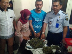 Nenek ini Bawa 1,3 Kg Ganja Ke LP Lhokseumawe