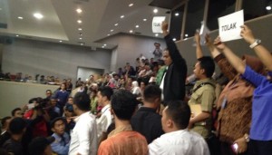 Lebih dari 10 Jam Paripurna, DPR Akhirnya Sahkan APBN 2016