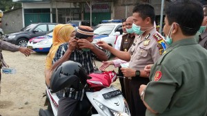Cegah Ispa, Polres Aceh Utara Bagikan 10.000 Masker Gratis