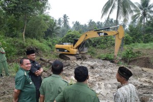 Cegah Banjir, Rocky Keruk Puluhan Kilometer Sungai