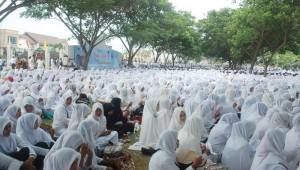 Ustaz Yusuf Mansur Bertausiah, Tu Sop Pimpin Zikir, di HUT Bireuen