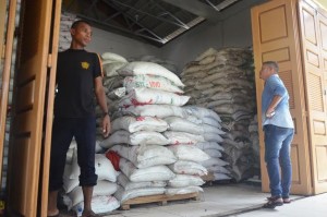 Enam Ton Gula Ilegal Diamankan di Krueng Raya
