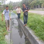 Kreatif, Warga Pelihara Ikan di Saluran Pembuangan