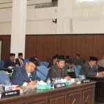 Anggota DPRK Gayo Lues saat membahas APBK Gayo Lues Tahun 2016 di gedung DPRK.