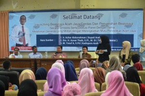 Pemerintah Aceh Jaya Salurkan Beasiswa Rp13, 2 M