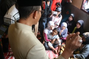 Haji Uma Kunjungi Pengungsi Korban Konflik Gajah