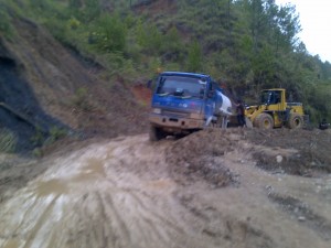 Guru SMP Kena Pungli di Jalan Longsor