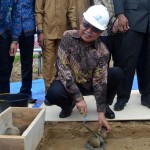 Gubernur Aceh, dr. H. Zaini Abdullah melakukan peletakan batu pertama Pembangunan Migas PT. Medco E&P Malaka