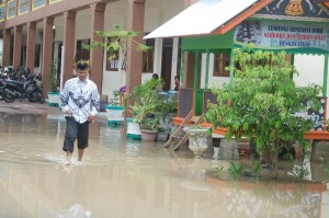 Sejumlah sekolah tergenang akibat hujan deras yang melanda Bireuen, Selasa (24/11/2015) malam.