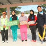 Tiga Bidan desa Teladan yang menerima penghargaan poto bersama dengan Sekda Kab Gayo Lues dan Kepala Dinas Kesehatan