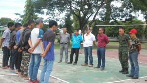 Kadisporapar Bireuen, Said Abdurrahman S Sos, ketua KONI, Muzakkir Zulkifli, SE, Kabag Humas dan Protokoler, Farhan Husen SE, Kabid Olahraga, M. Al Muttaqin Spd, Mpd serta Danki Markas, Yonif 113 Jaya Sakti, Kapten Inf. IGP Wira Mahardika saat melepas petinju Bireuen.