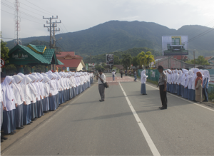 Peringati Hari Pahlawan, Siswa Aceh Selatan Hening Cipta di Jalan Nasional