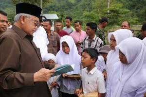 Zaini Abdullah Diminta Kembali Mencalonkan Diri Gubernur