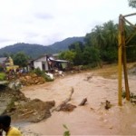 Porak-poranda Diterjang Banjir, Rumah Warga Pawoh Labuhanhaji
