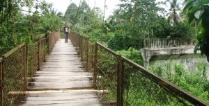 Kurang Perhatian, Jembatan Gantung di Kuala Batee Rusak Parah
