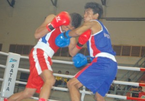 Petinju Bireuen, Zulfikar kelas 56 Kg melacarkan pukulan ke arah petinju Wahyu Saputra dari Sabang pada Kejurda tinju Azhari Cage Cup di Banda Aceh. Meski mencatat kemenangan, namun Zulfikar tak bisa melaju ke semifinal akibat luka serius di pelipis mata kanannya.