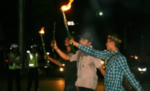 Peringati Hari HAM Internasional, Mahasiswa Unimal Gelar Pawai obor