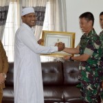 Rocky Terima Penghargaan dari KSAD