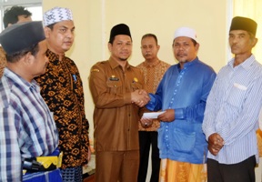 Baitul Mal Aceh Timur Salurkan ZIS Rp1,5 Miliar