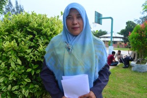 Kepala Sekolah SMA Negeri 3 Putra Bangsa Lhoksukon, Dra Suharni Khairani M.Pd