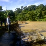 Tanggul pengaman di Desa Suka Damai, Lembah Sabil jebol diterjang banjir.