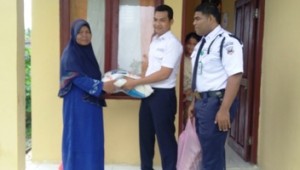 HUT ke-35, Satpam Aceh Utara Bantu Sembako untuk Janda Dhuafa