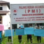 Berdemo, Relawan Minta PMI Lhokseumawe Diaktifkan