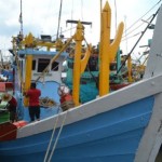 Angin Kencang dan Ombak Besar Paksa Nelayan Tak Melaut