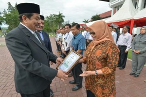 Gubernur Berikan Penghargaan Kepada Perusahaan Ramah K3
