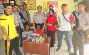 Polisi Tangkap Pengedar dan Pemakai Ganja