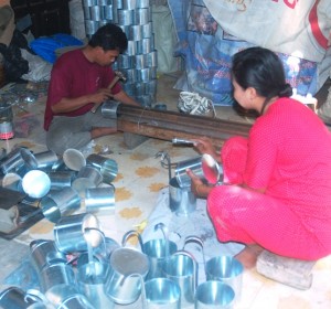 Mematri kaleng minyak