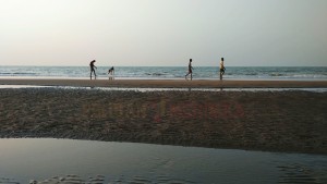 Bermain di Pantai Bantayan