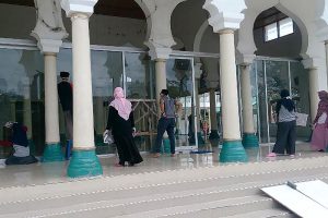 Komunitas Rumput Liar Bersihkan Masjid