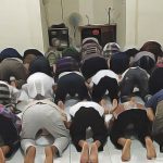 Jamaah Shalat di Masjid Muhammad Juli Bireuen.
