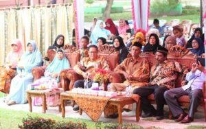 Bertemu Muridnya, Mantan Guru Bahasa Indonesia Menangis di Reuni Lintas Generasi