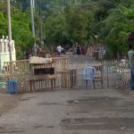 Protes PT SCA, Warga Kulee Blokir Jalan